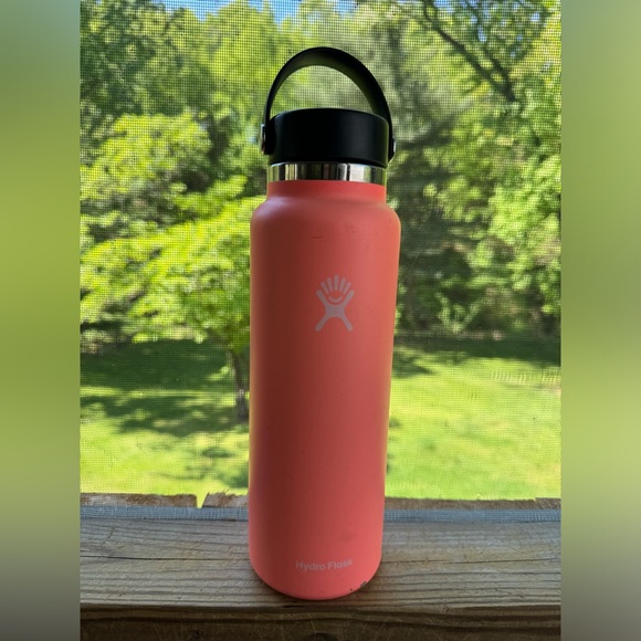 Hydroflask Hibiscus w Lid - Picture 3 of 6
